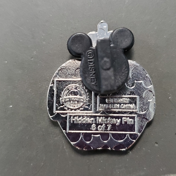 SOLD Goofy apple pin - Picture 2 of 2